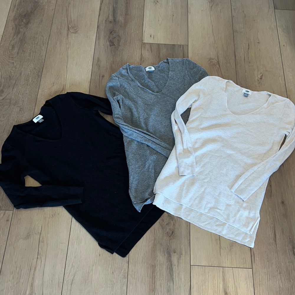 Old navy V-neck split, hem sweaters